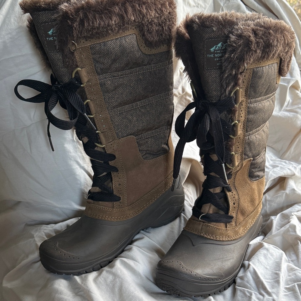 The North Face Women's Tan and Black Winter Boots